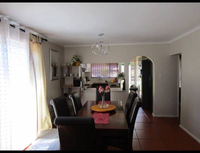 3 BEDROOM HOUSE FOR SALE IN BLOUBERG RISE